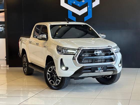 TOYOTA HILUX 2.8 D-4D TURBO DIESEL CD SRX 4X4 AUTOMÁTICO TOYOTA HILUX 2.8 D-4D TURBO DIESEL CD SRX 4X4 AUTOMÁTICO